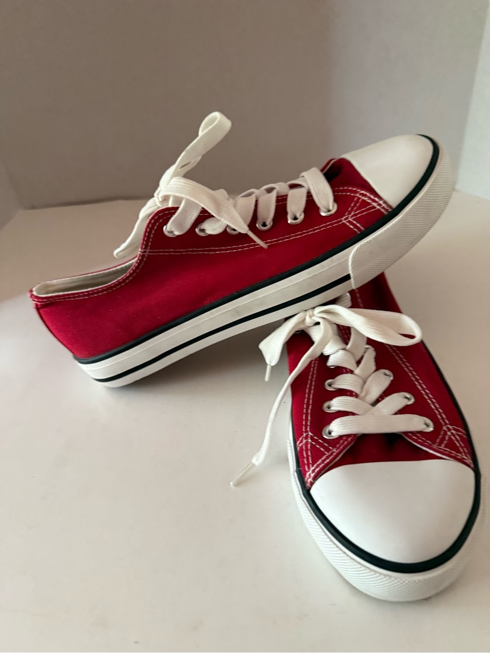 Classic Brick Red Canvas Low-Top Sneakers Women’s 8